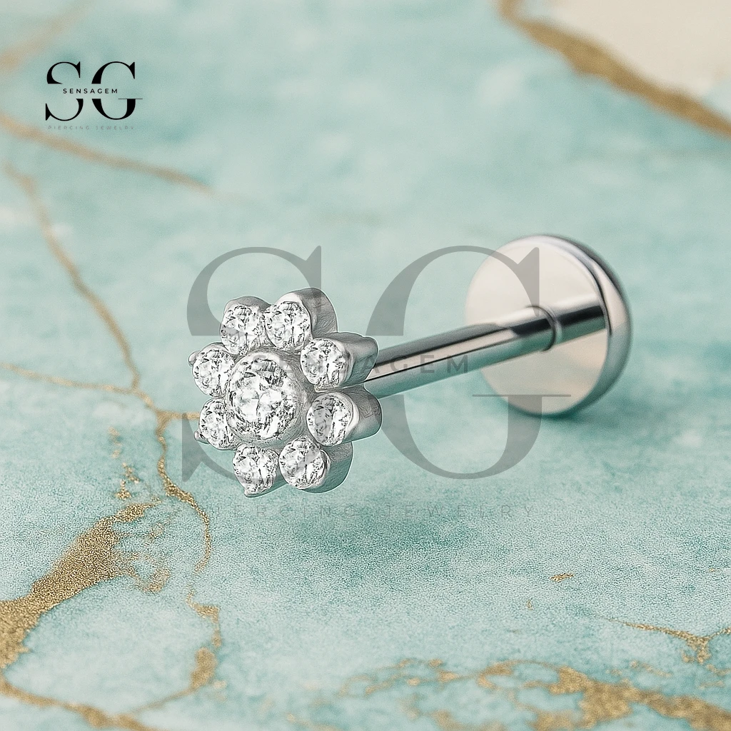 SGYS1166 ASTM F-136 Titanium CZ Pave Sunflower/Flower Internal Labret Stud - Afbeelding 2